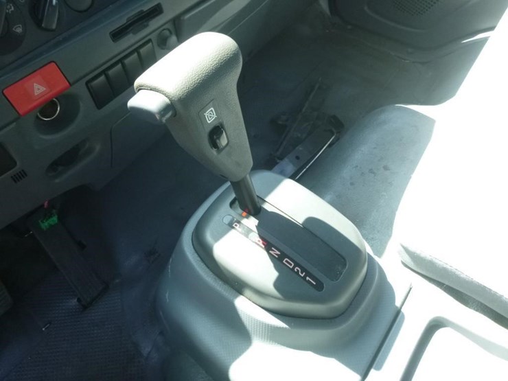 2017-isuzu-nqr-image-17