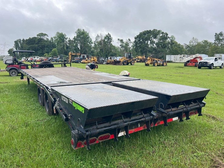 2022-load-trail-102"-x-24'-trailer-image-2