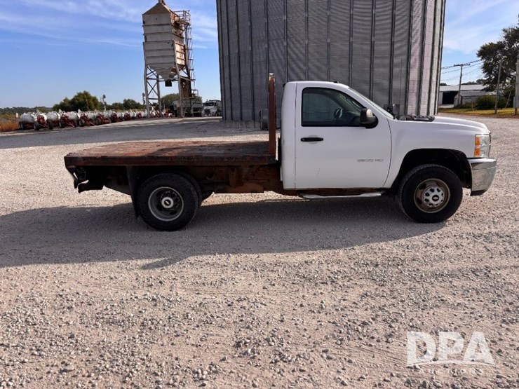 2012-chevrolet-3500-image-7