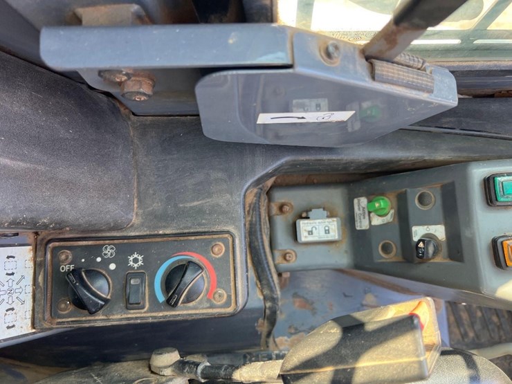 2018-takeuchi-tl8-image-32