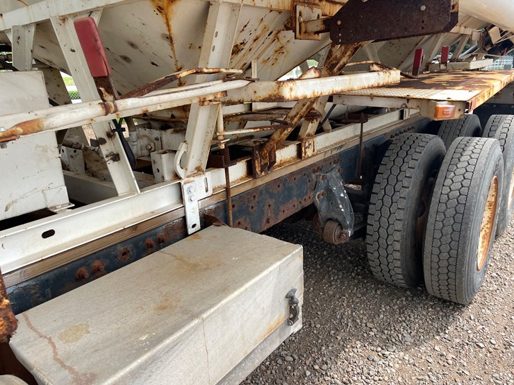 #2100-•-2006-freightliner-grain-truck-(has-mn-title)-image-21