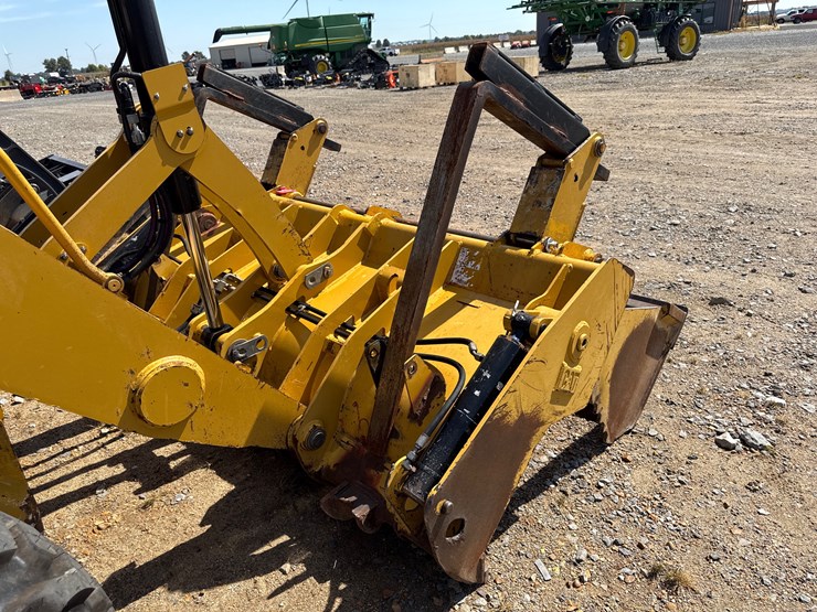 #160-•-#27079-•-caterpillar-f20f-2-4x4-backhoe-loader-image-28