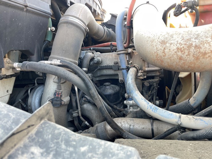 #2116-•-2014-international-7600-crane/digger-truck-(has-mn-title)-image-48