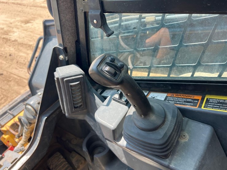 2020-deere-333g-image-30