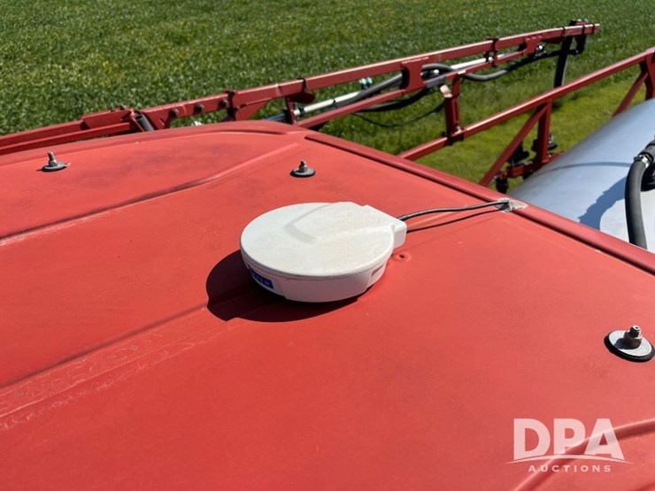 2011-case-ih-patriot-3330-image-58