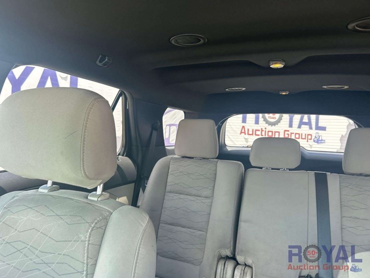 2015-ford-explorer-image-21