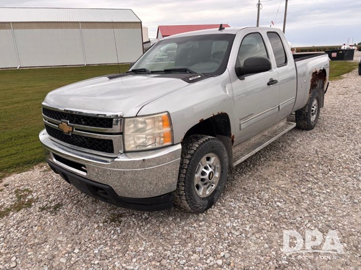 2011-chevrolet-2500hd-image-1