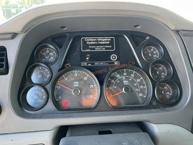 2016-peterbilt-579-image-41