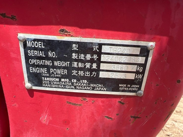 2017-takeuchi-tb240-image-28