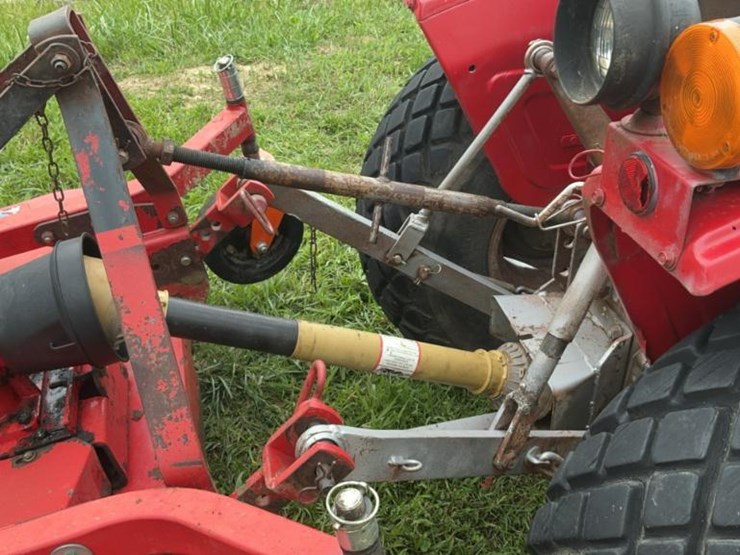 #124-•-massey-ferguson-mf210-tractor-image-52