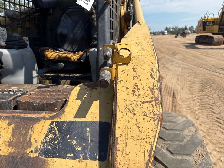 2004-caterpillar-262b-image-16