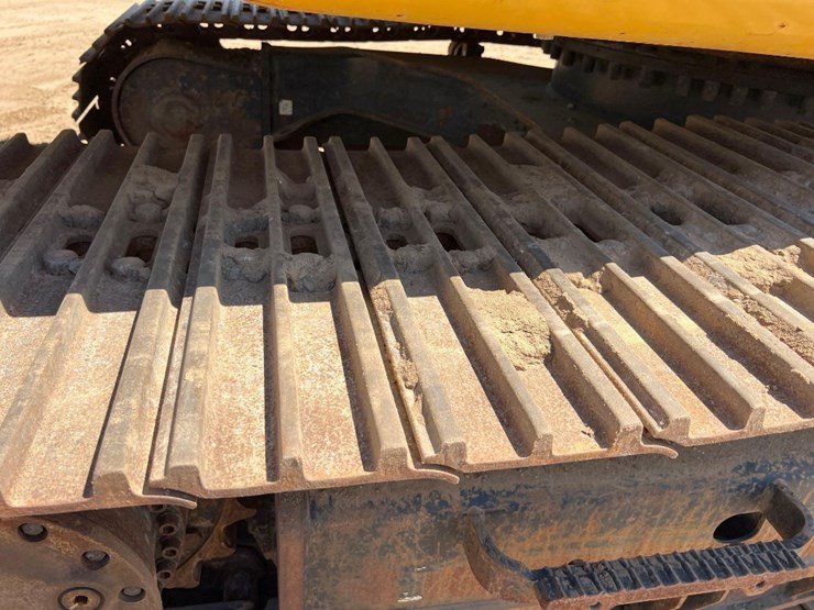 2018-caterpillar-320-image-25