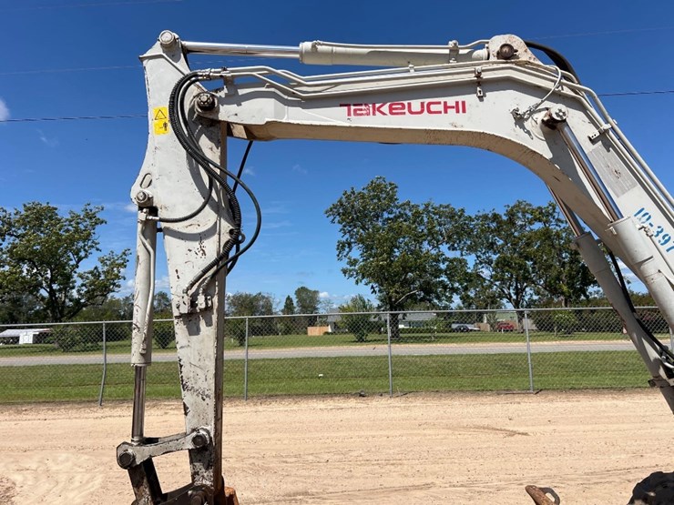 2018-takeuchi-tb290-image-21