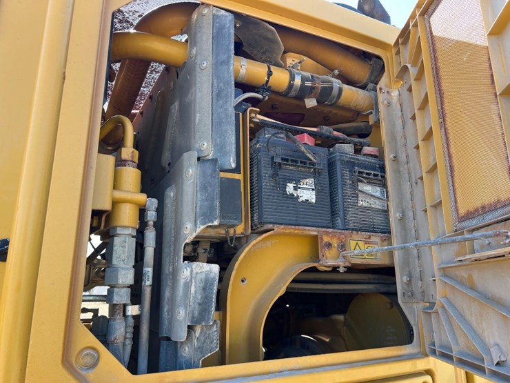 2017-caterpillar-12m3-image-26