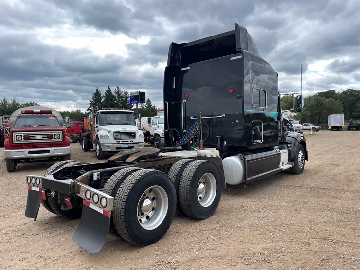 2013-peterbilt-386-image-3