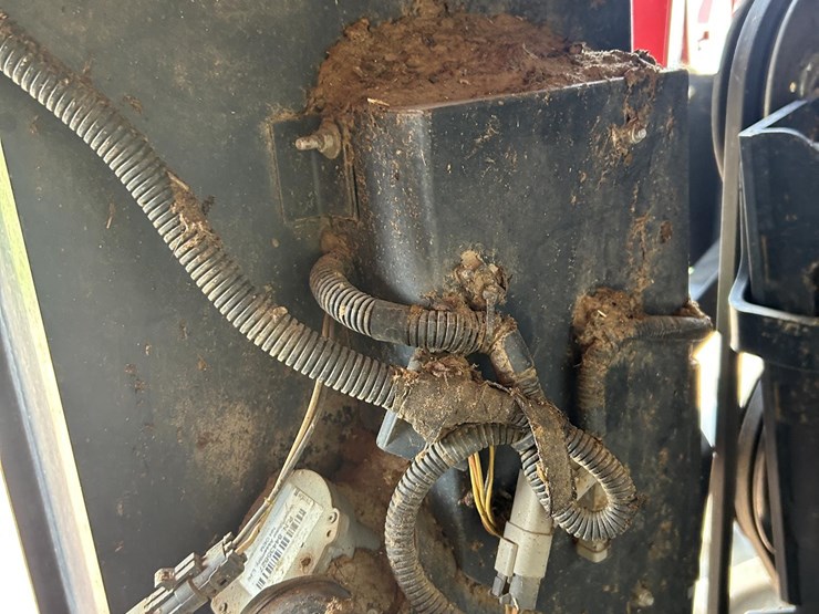 2015-case-ih-8240-image-55