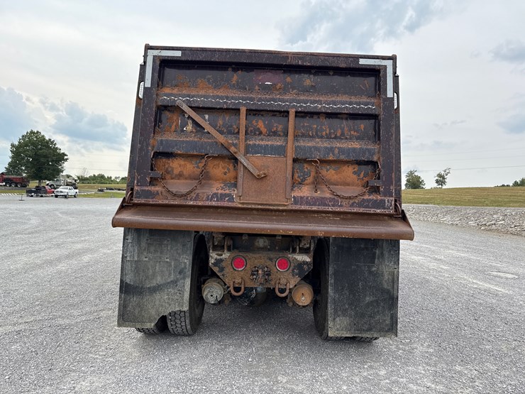 peterbilt-340-image-17