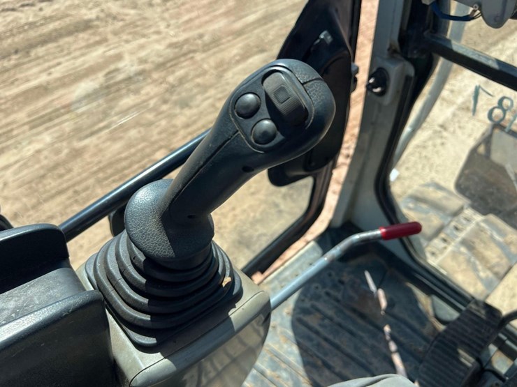 2015-takeuchi-tb290-image-34