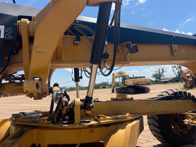 2011-caterpillar-140m2-image-23
