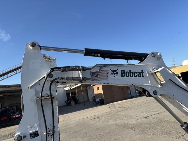 2009-bobcat-e35-image-18