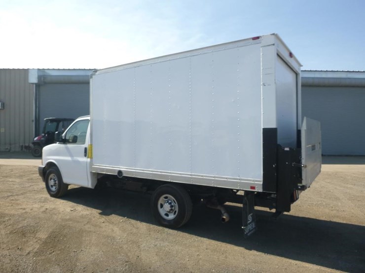 2017-chevrolet-3500-image-4