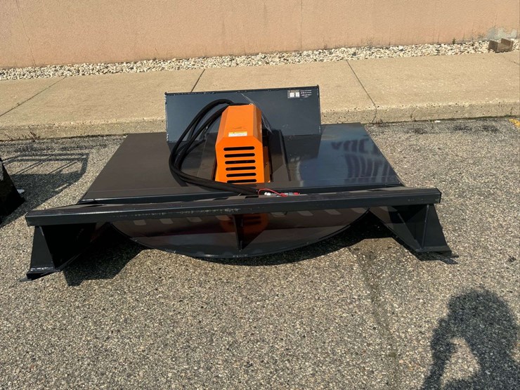 wolverine-bc-13-72w-72-inch-skid-steer-brush-cutter-image-2