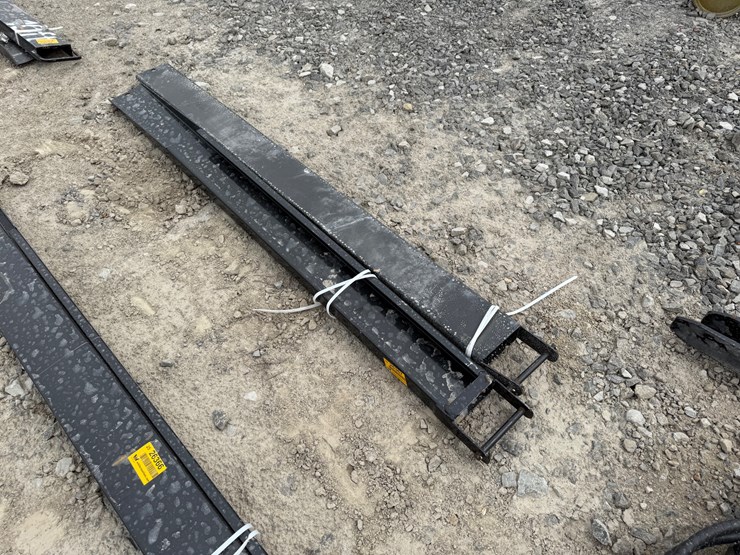 #2000-•-#26367-•-unused-giyi-7'-forklift-extension-forks-image-4