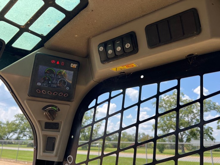2018-caterpillar-259d-image-31