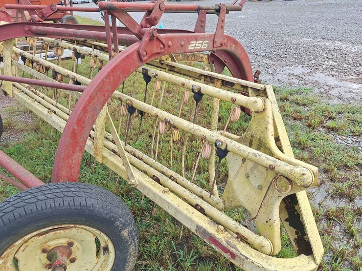 new-holland-256-image-6