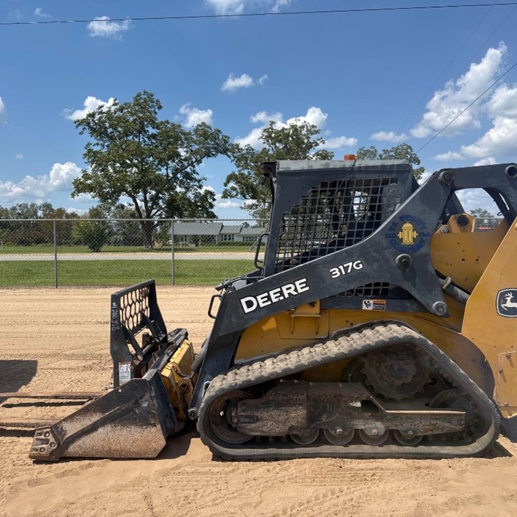 2018 DEERE 317G