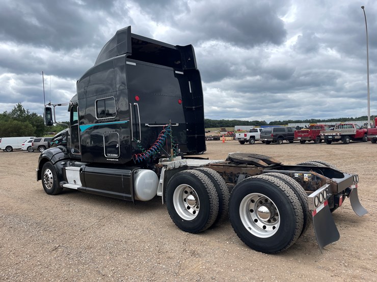 2013-peterbilt-386-image-2