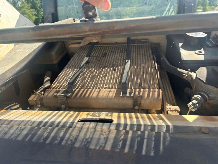 2012-bobcat-t650-image-16