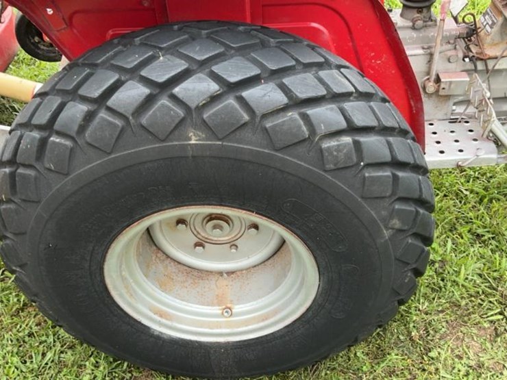 #124-•-massey-ferguson-mf210-tractor-image-34