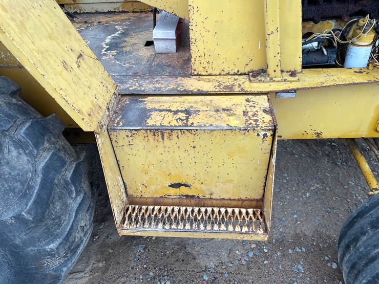 #2140-•-hull-706e-lift-truck-image-11
