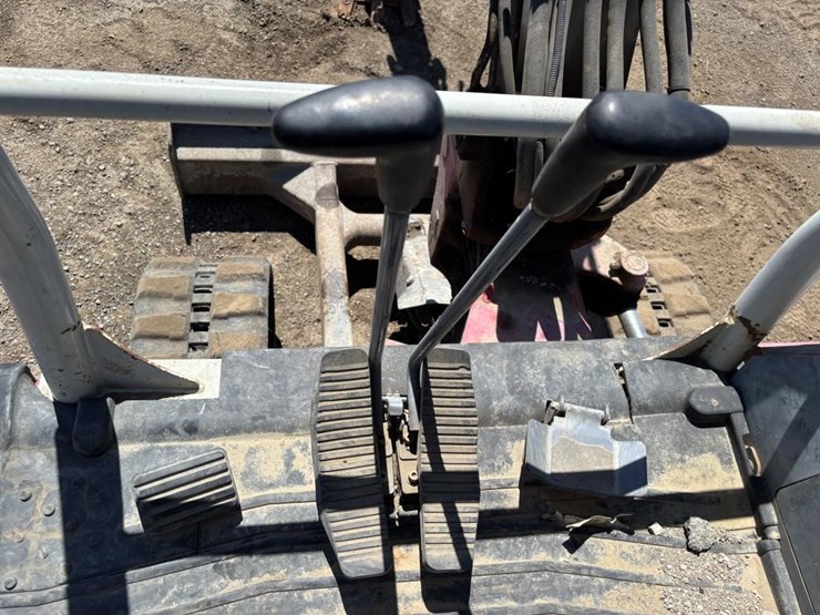 2016-takeuchi-tb230-image-27