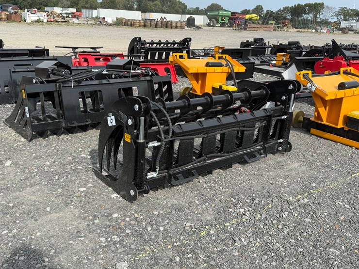 #2000-•-#26335-•-unused-giyi-72"-skid-steer-curbed-log-grabber-chxzmq722507102-image-2