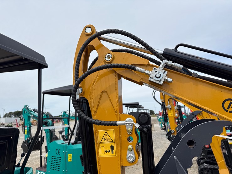 #220-•-#26493-•-unused-cfg-qk18r-mini-excavator-image-6