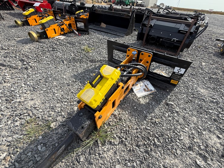 #2000-•-#26320-•-unused-giyi-skid-steer-breaker-psc6802507144-image-6