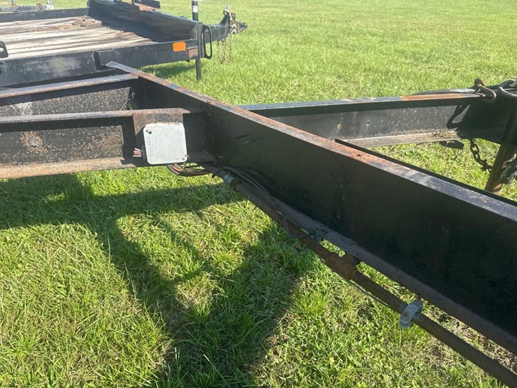 8'-x-24'-double-axle-utility-trailer-frame-image-8