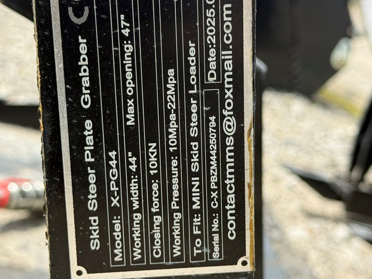 #230-•-#26336-•-unused-giyi-44"-mini-skid-steer-plate-grabber-cxpbzm44250794-image-6