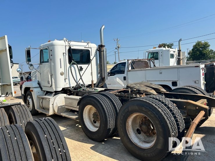 1998-freightliner-day-cab-truck-(cp0657,-unit-28648)-image-3