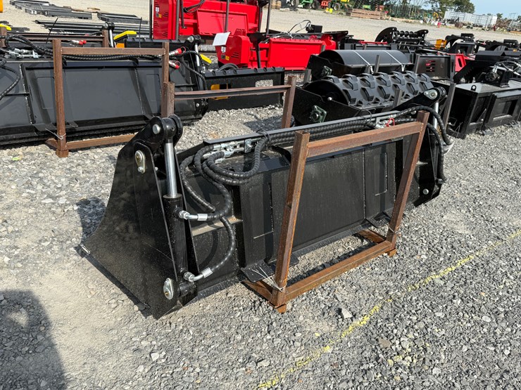 #2000-•-#26265-•-unused-giyi-72"-skid-steer-bucket-fkhd722507242-image-5