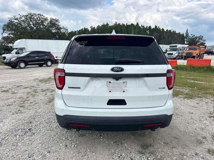 2017-ford-explorer-image-25