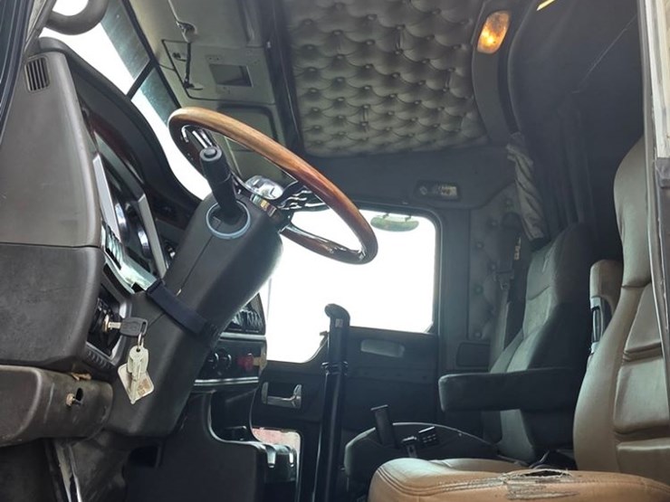 2008-kenworth-t660-image-23
