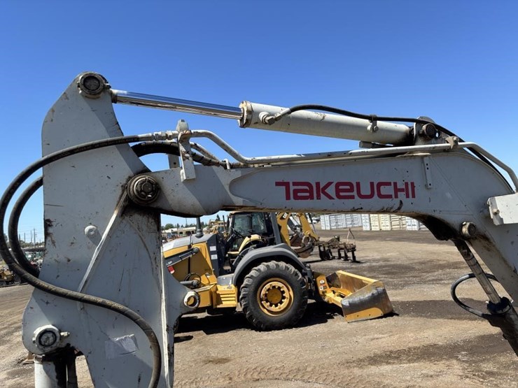2016-takeuchi-tb230-image-17