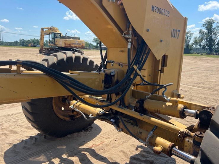 2011-caterpillar-140m2-image-25