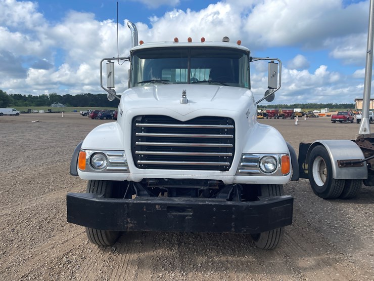 #2120-•-2007-mack-granite-truck-tractor-(has-mn-title)-image-2