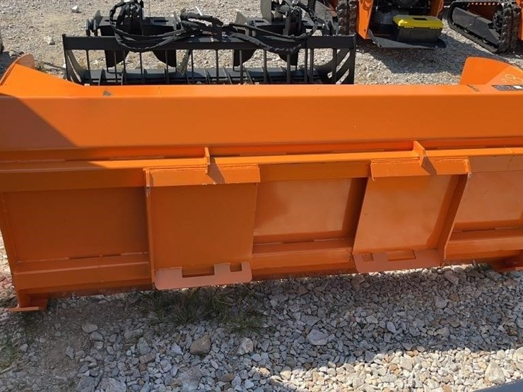 wolverine-84"-skid-steer-snow-pusher-image-2