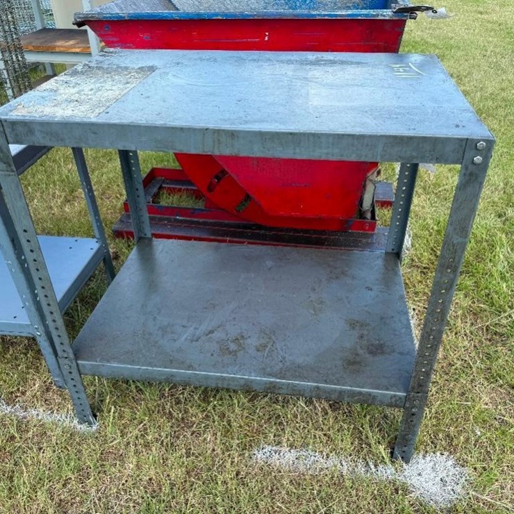 METAL TABLE 36"X24"