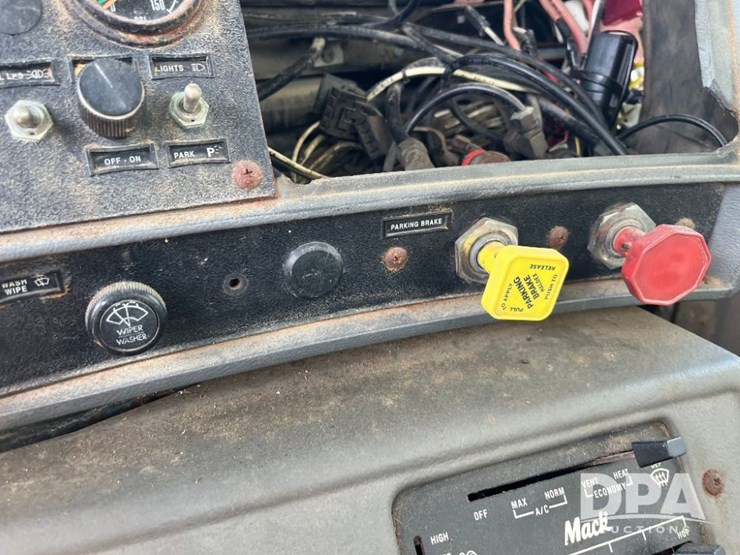 1995-mack-rd600gk-image-57